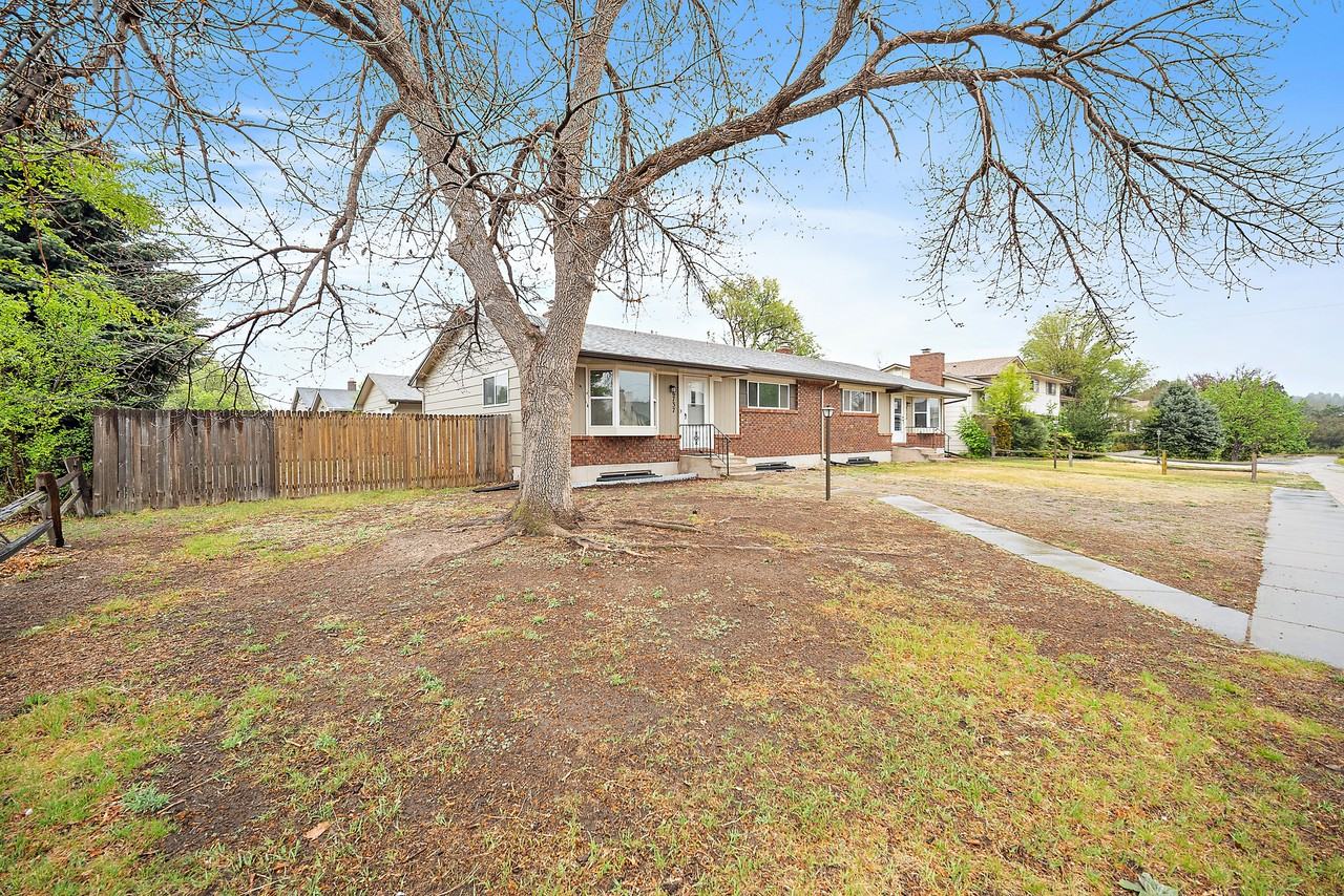 6737 Hampton Drive - Photo 3 of 37