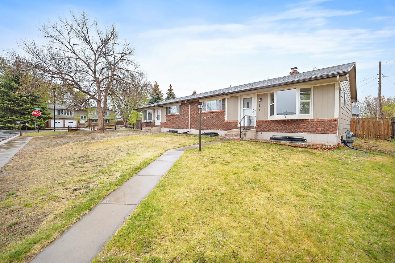 6737 Hampton Drive - Photo 4 of 37