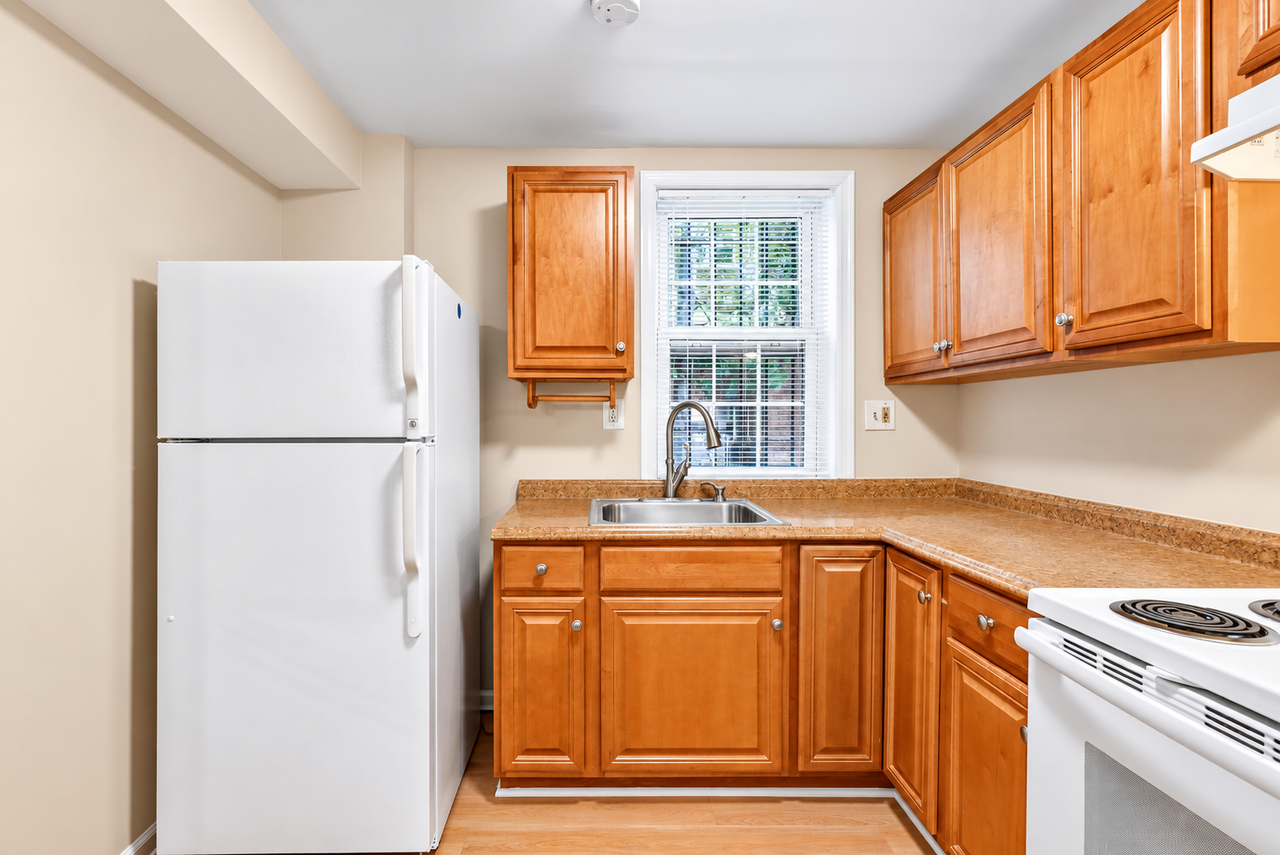 4554 Macarthur Blvd Nw #3 - Photo 6 of 47