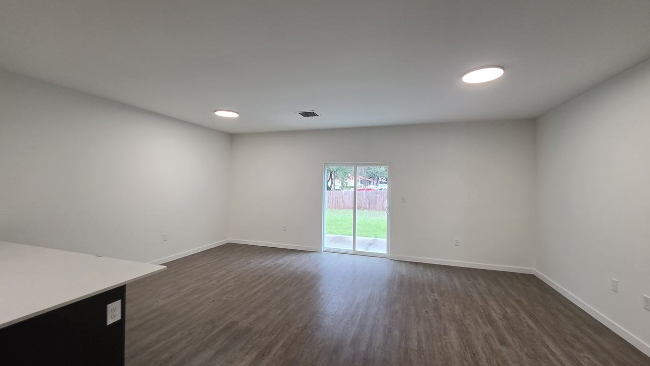 1589 Nw 29th Rd #7 - Photo 3 of 23