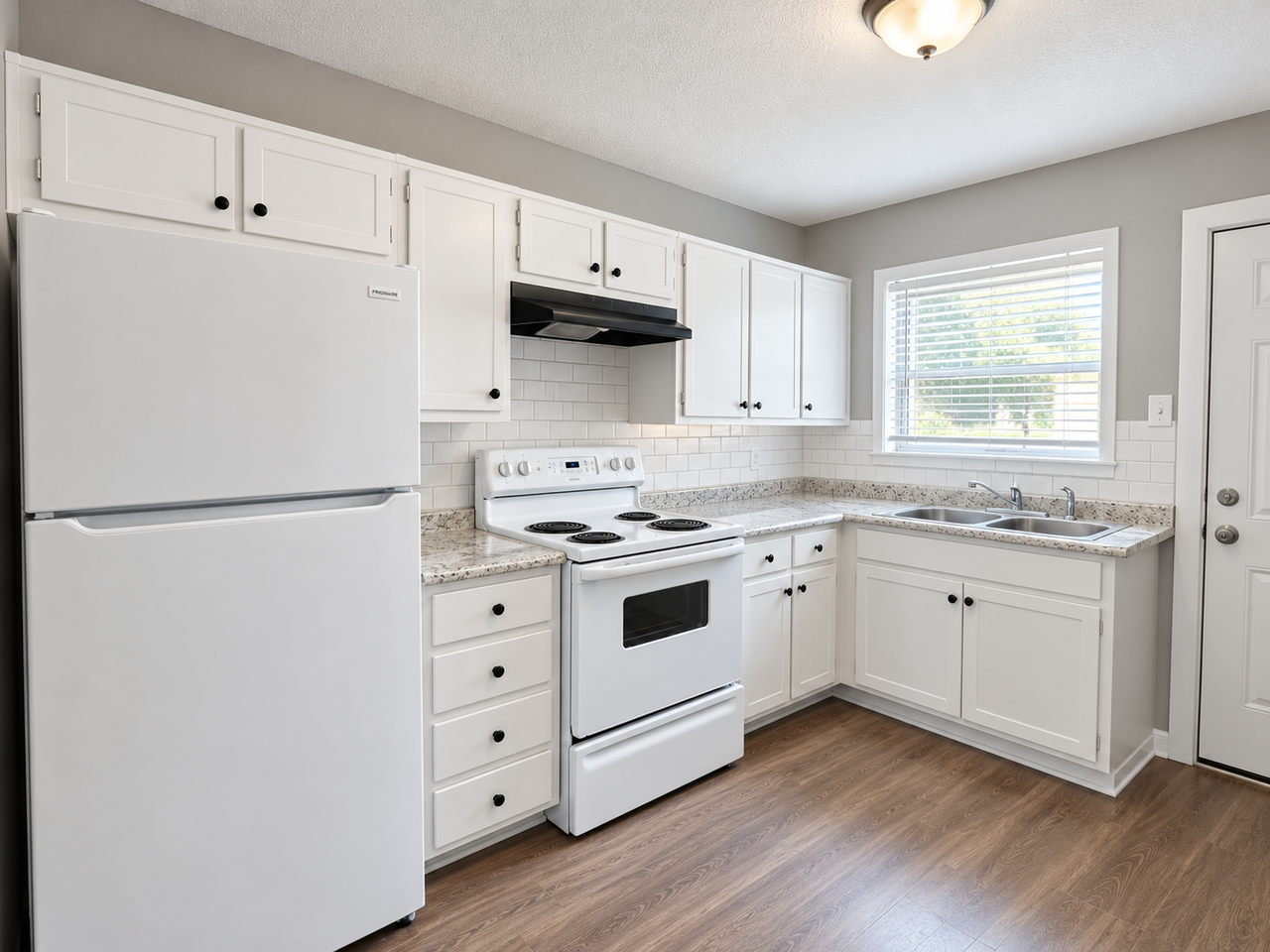 1216 White Avenue - Photo 3 of 8