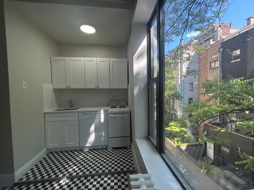 318 W 106th St - Photo 2 of 10