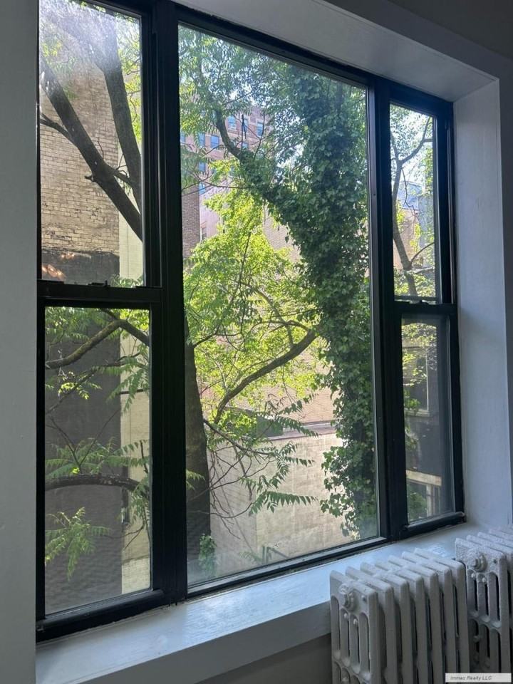 318 W 106th St - Photo 3 of 10