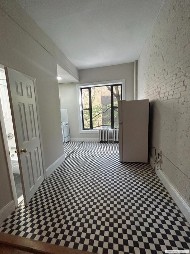 318 W 106th St - Photo 7 of 10