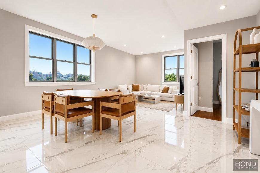 543 Brooklyn Ave - Photo 3 of 10