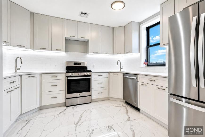 543 Brooklyn Ave - Photo 5 of 10