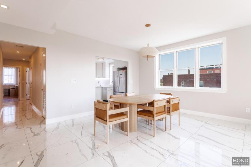 543 Brooklyn Ave - Photo 6 of 10
