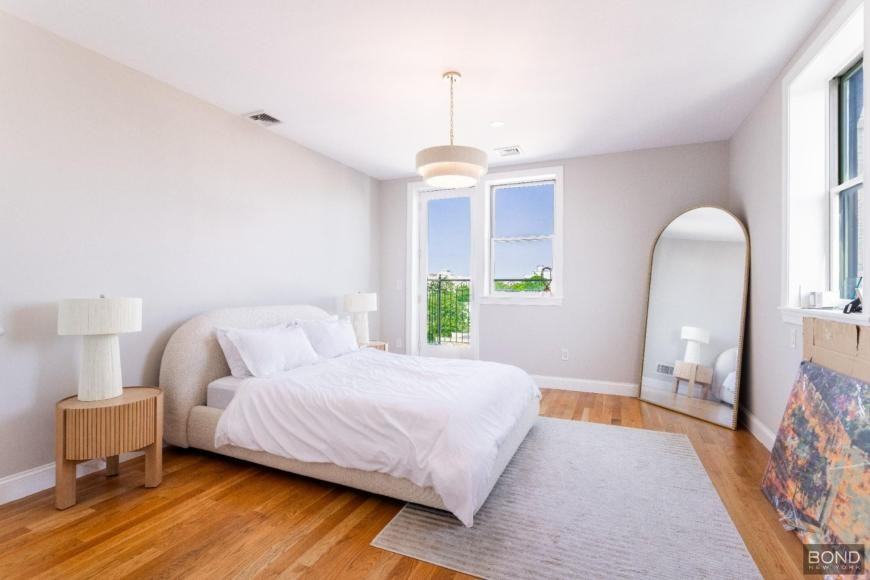 543 Brooklyn Ave - Photo 7 of 10