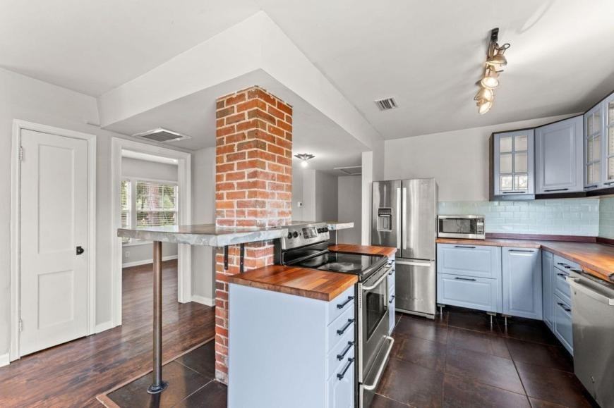 4603 Sussex Ave - Photo 2 of 10