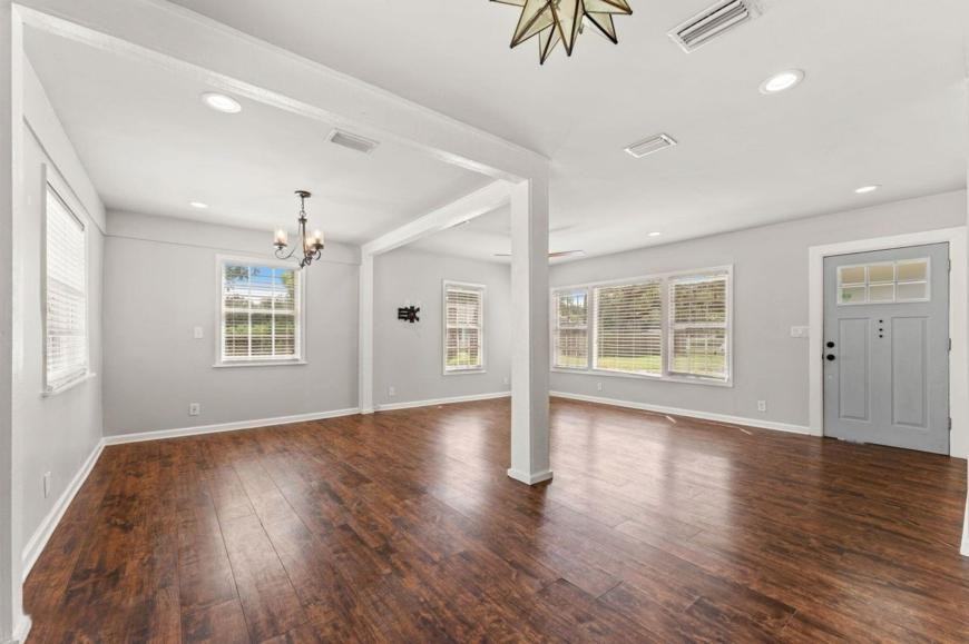 4603 Sussex Ave - Photo 4 of 10