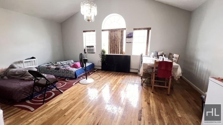 2810 Beverley Rd - Photo 2 of 10