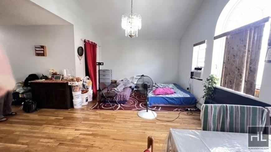 2810 Beverley Rd - Photo 3 of 10