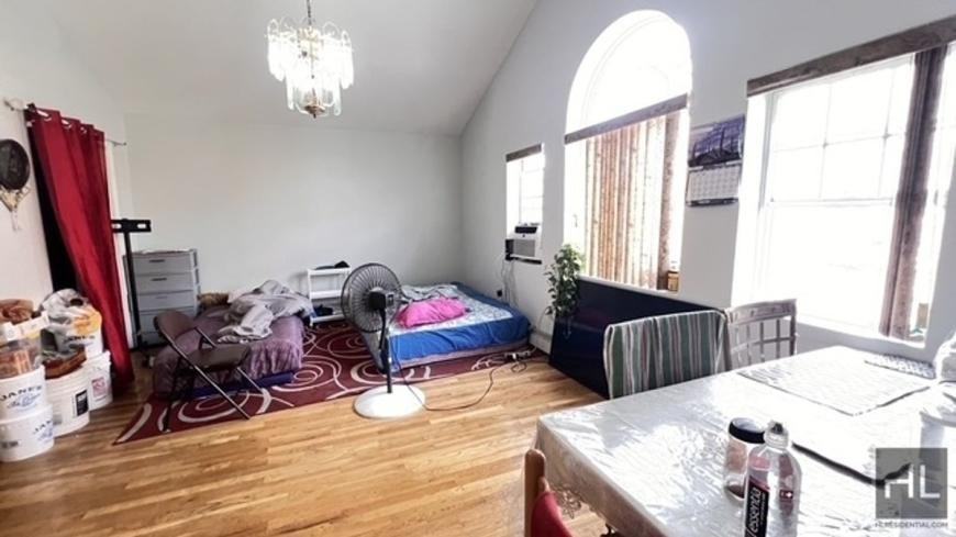 2810 Beverley Rd - Photo 4 of 10