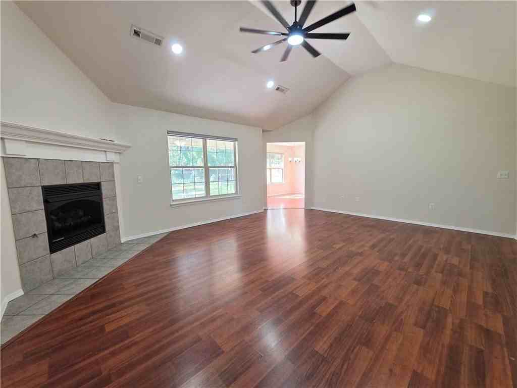1703 Lawrence Ave - Photo 2 of 23