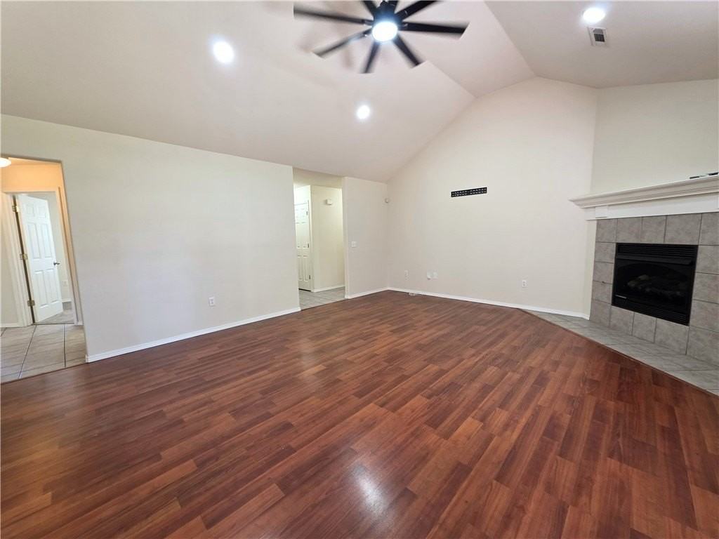 1703 Lawrence Ave - Photo 3 of 23