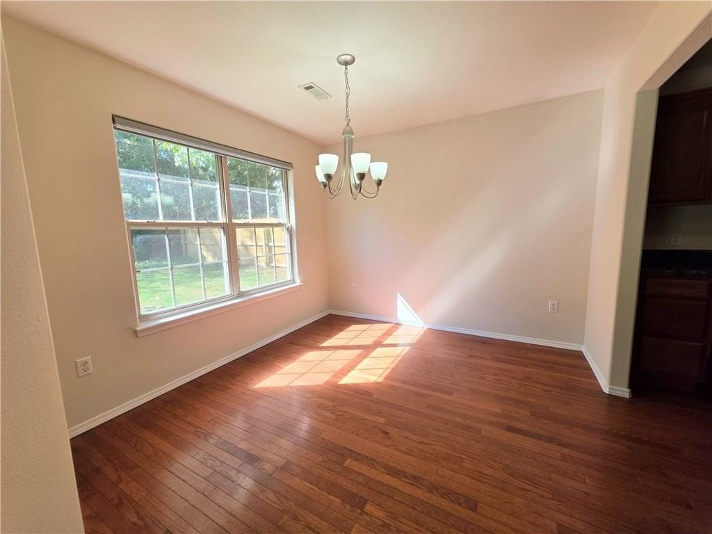 1703 Lawrence Ave - Photo 4 of 23