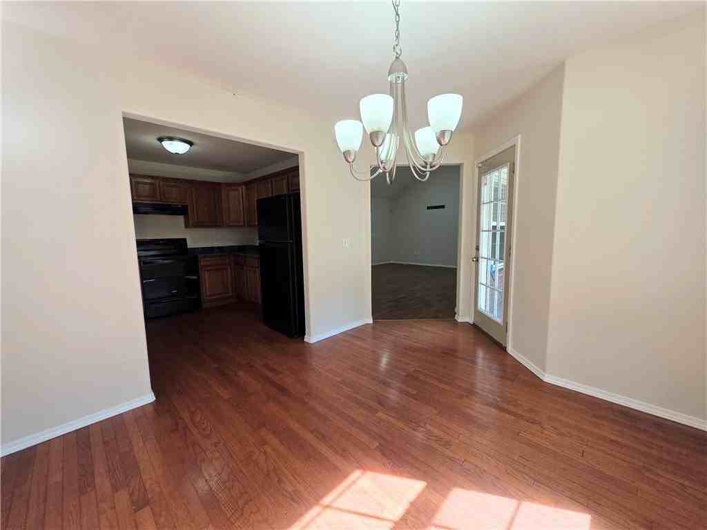 1703 Lawrence Ave - Photo 5 of 23
