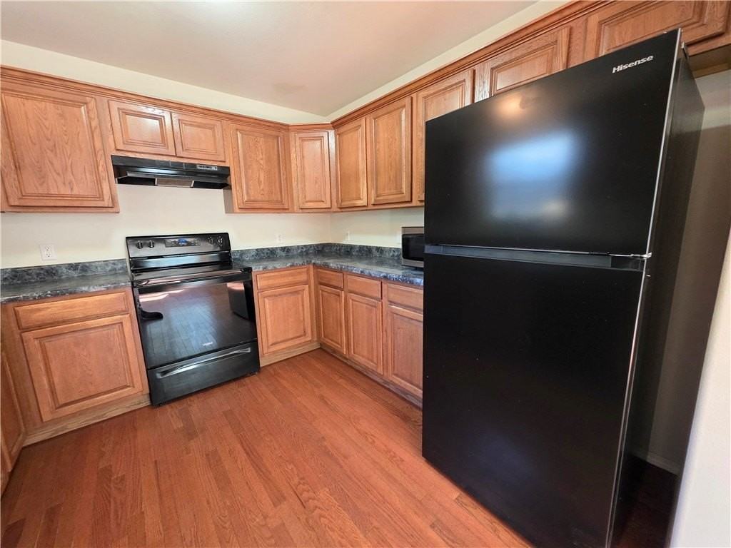1703 Lawrence Ave - Photo 6 of 23