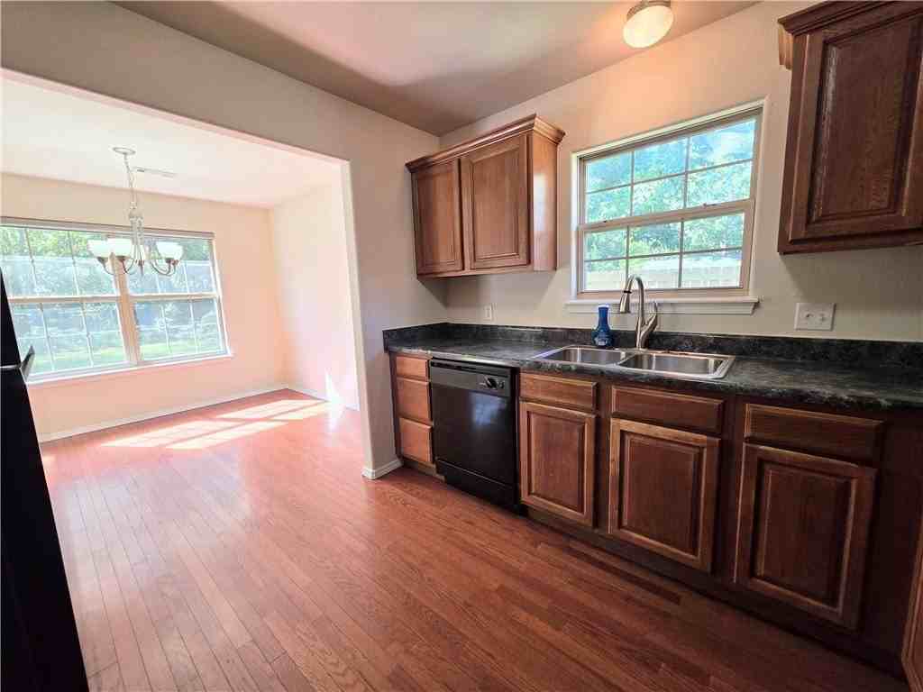 1703 Lawrence Ave - Photo 7 of 23