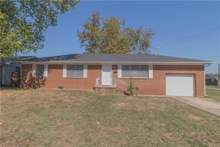 702 Nw 8th St - Photo 1 of 1