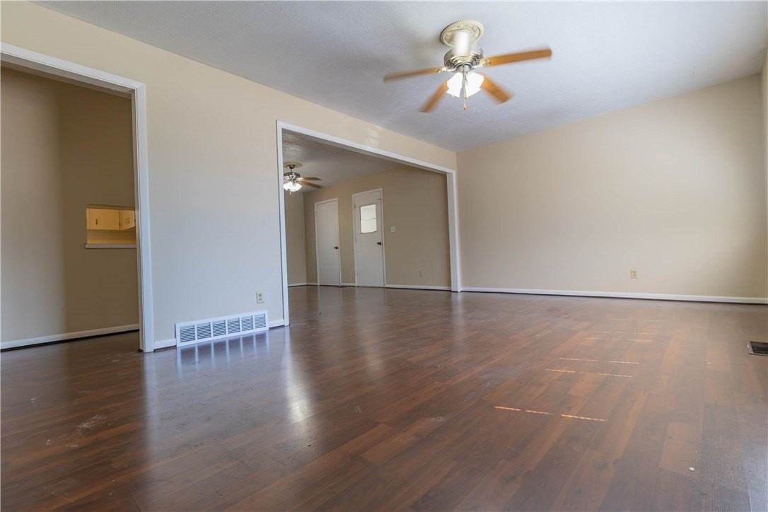702 Nw 8th St - Photo 3 of 18