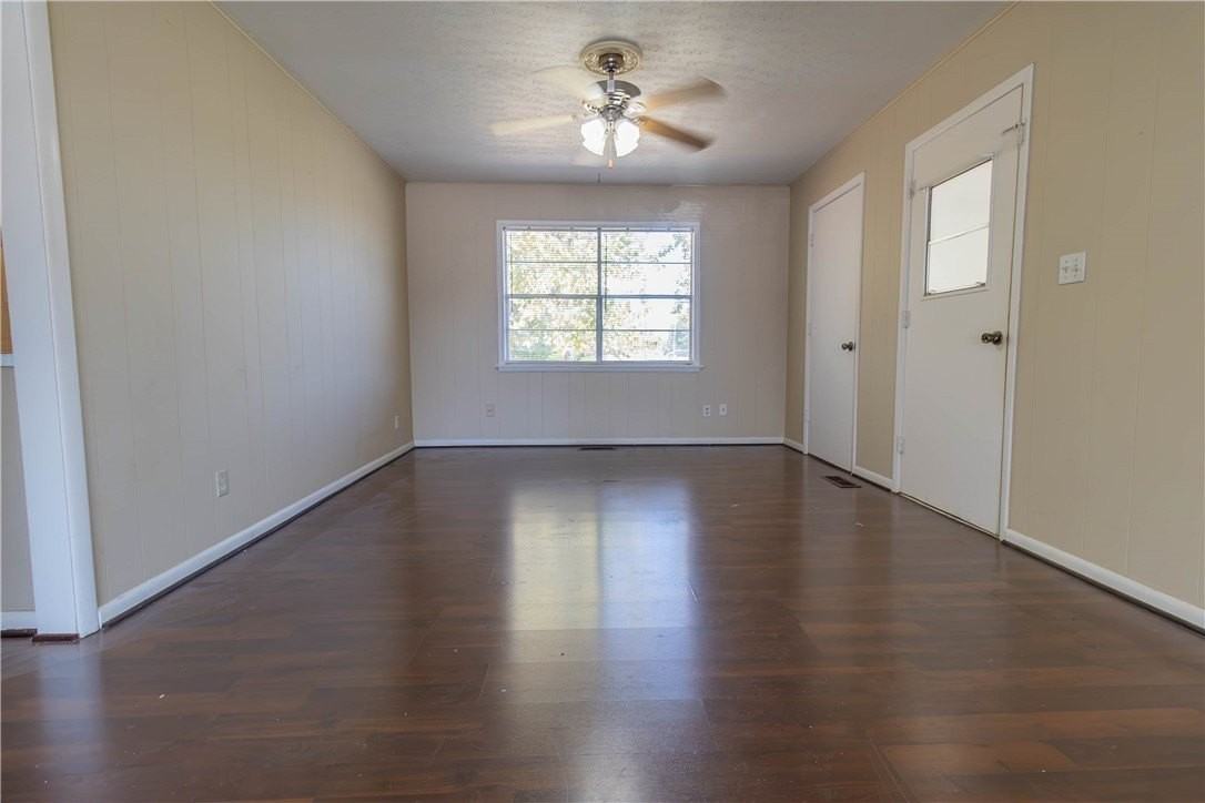 702 Nw 8th St - Photo 4 of 18