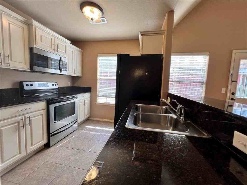 3808 Sw Gibson Ave - Photo 4 of 15