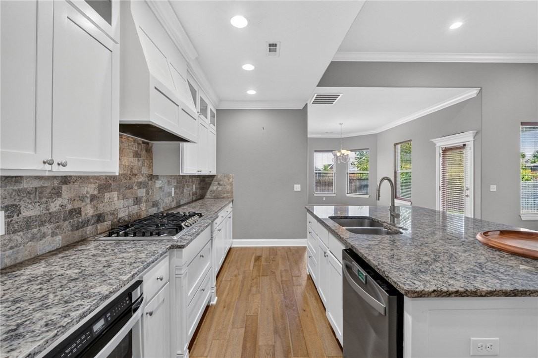 4104 Sw Hollyhock St - Photo 6 of 26