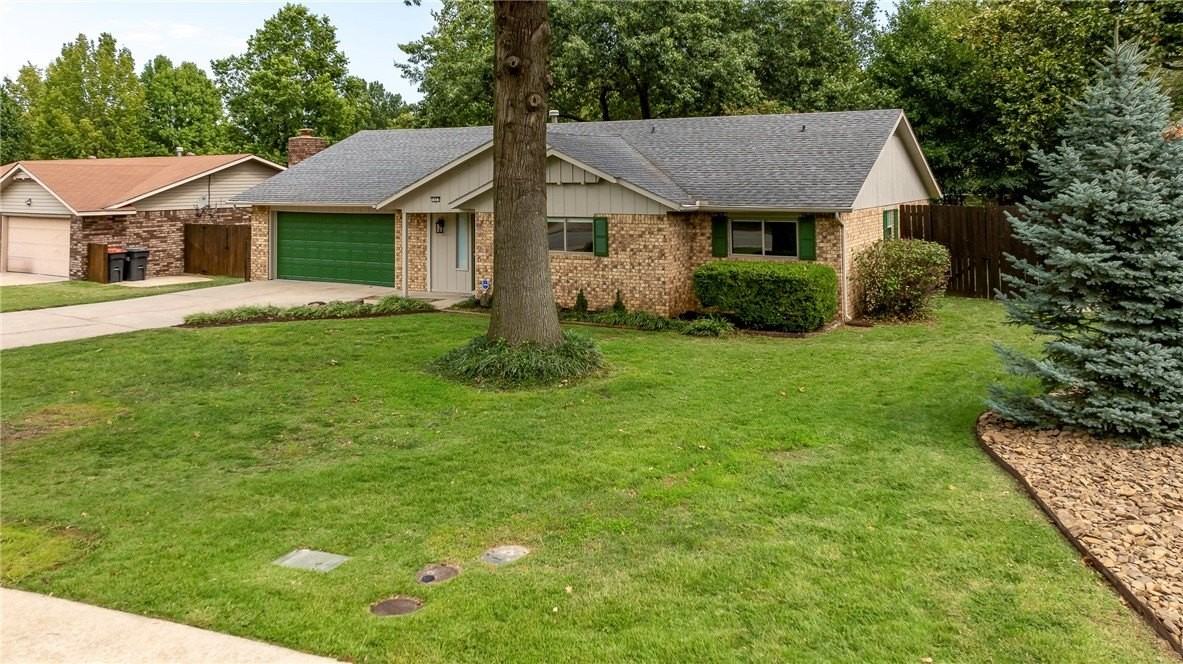 1607 Greenbriar St - Photo 3 of 30