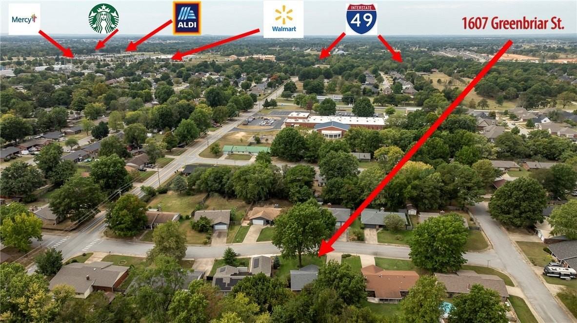1607 Greenbriar St - Photo 4 of 30