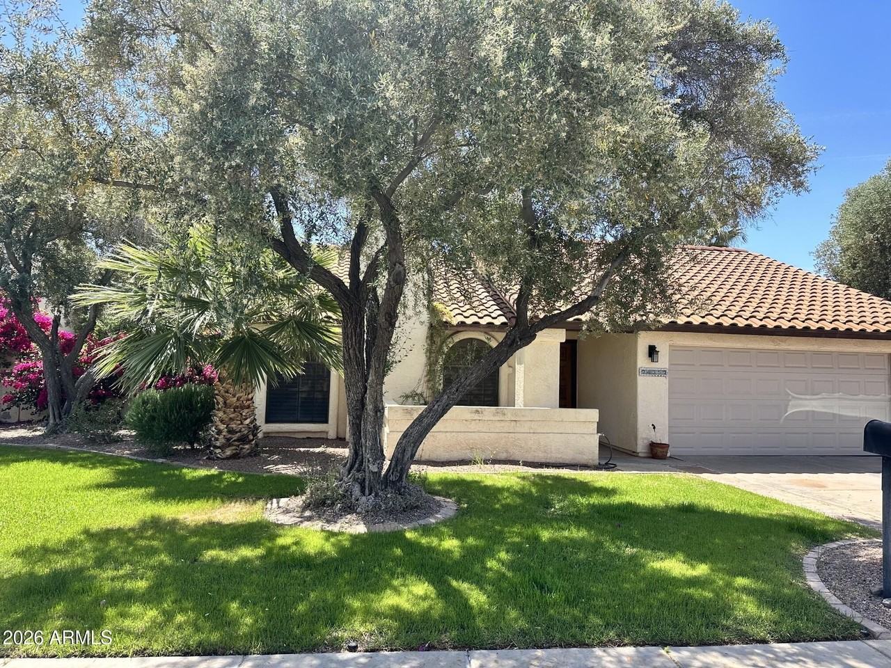 435 E Larkspur Ln - Photo 2 of 21