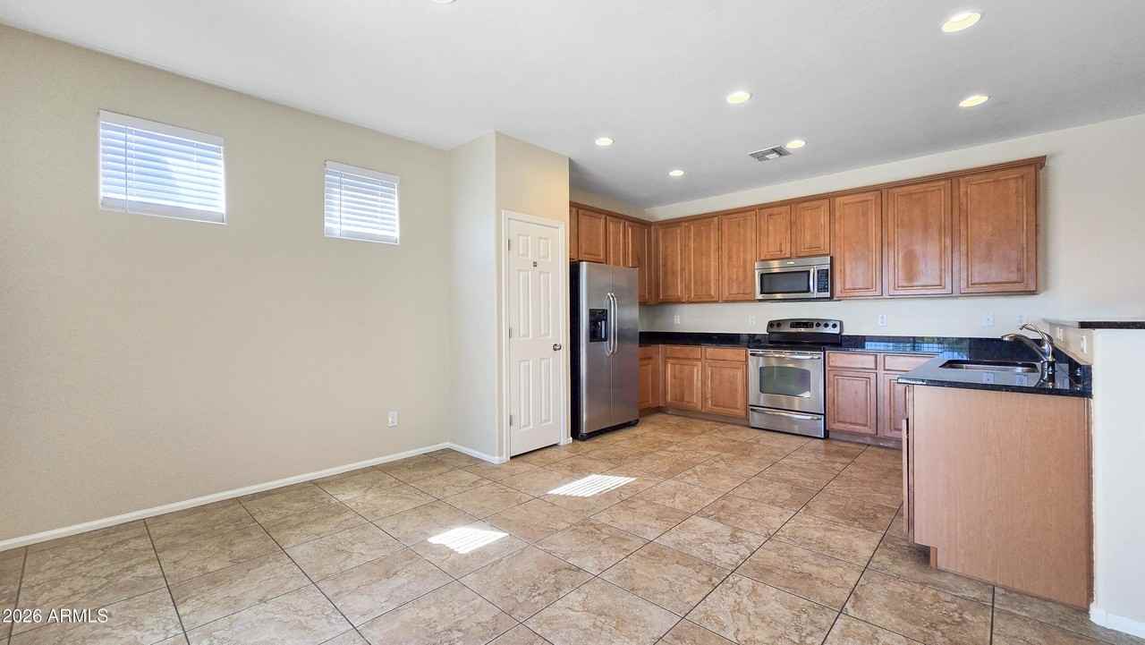 617 S 165th Ave - Photo 7 of 28