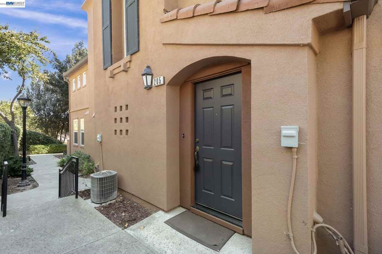 27 Meritage Cmn #205 - Photo 3 of 25