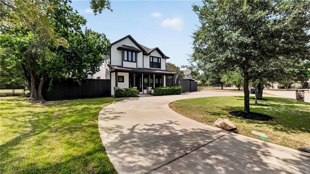 210 Rosemary Ln - Photo 2 of 43