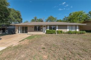 featured image of 1702 E Wm J Bryan Pkwy