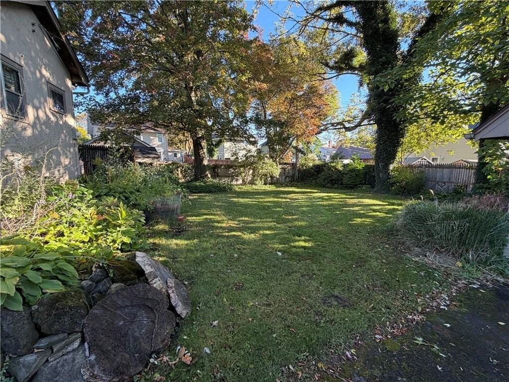 166 Beresford Rd - Photo 2 of 17