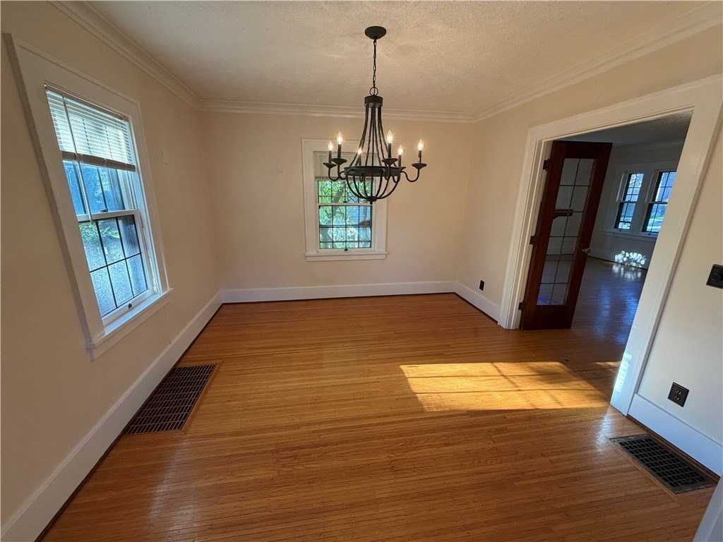 166 Beresford Rd - Photo 7 of 17