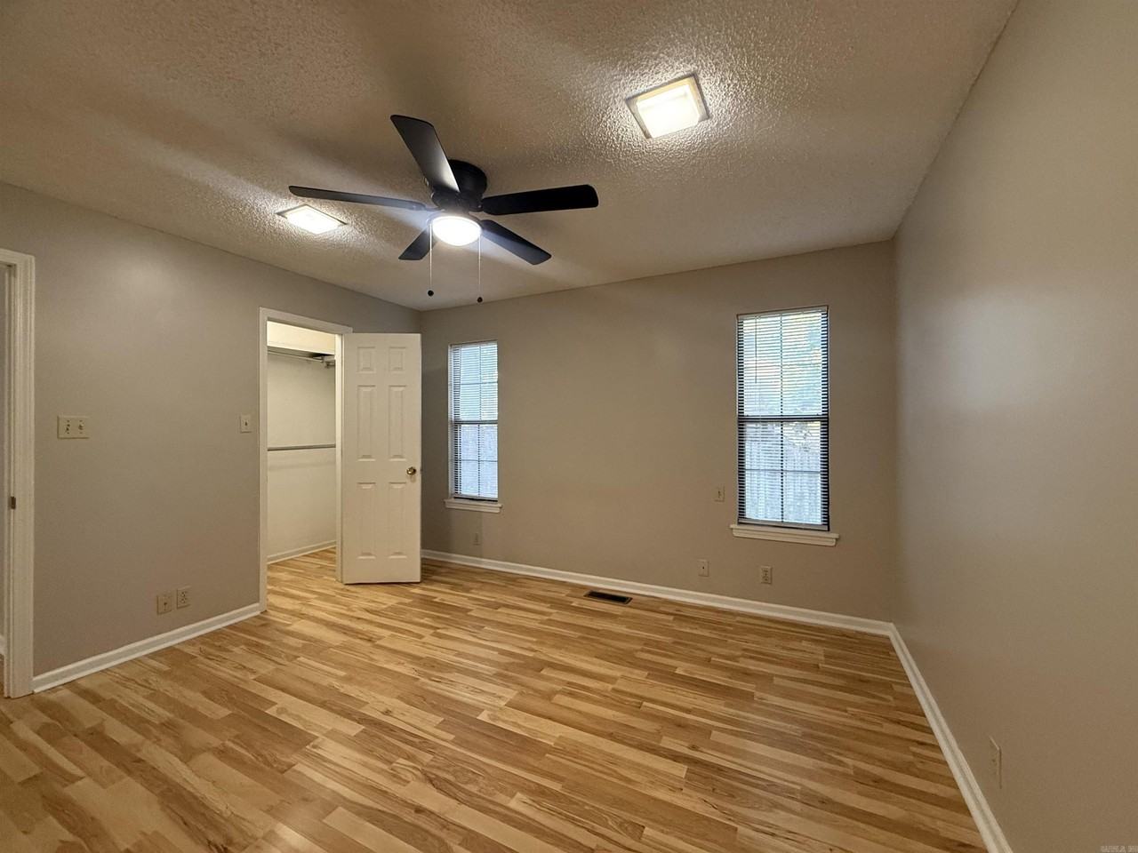 1918 Doris Dr - Photo 5 of 23