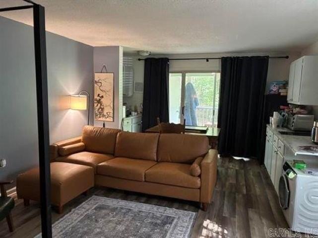 3004 Summerhill Pl - Photo 3 of 7