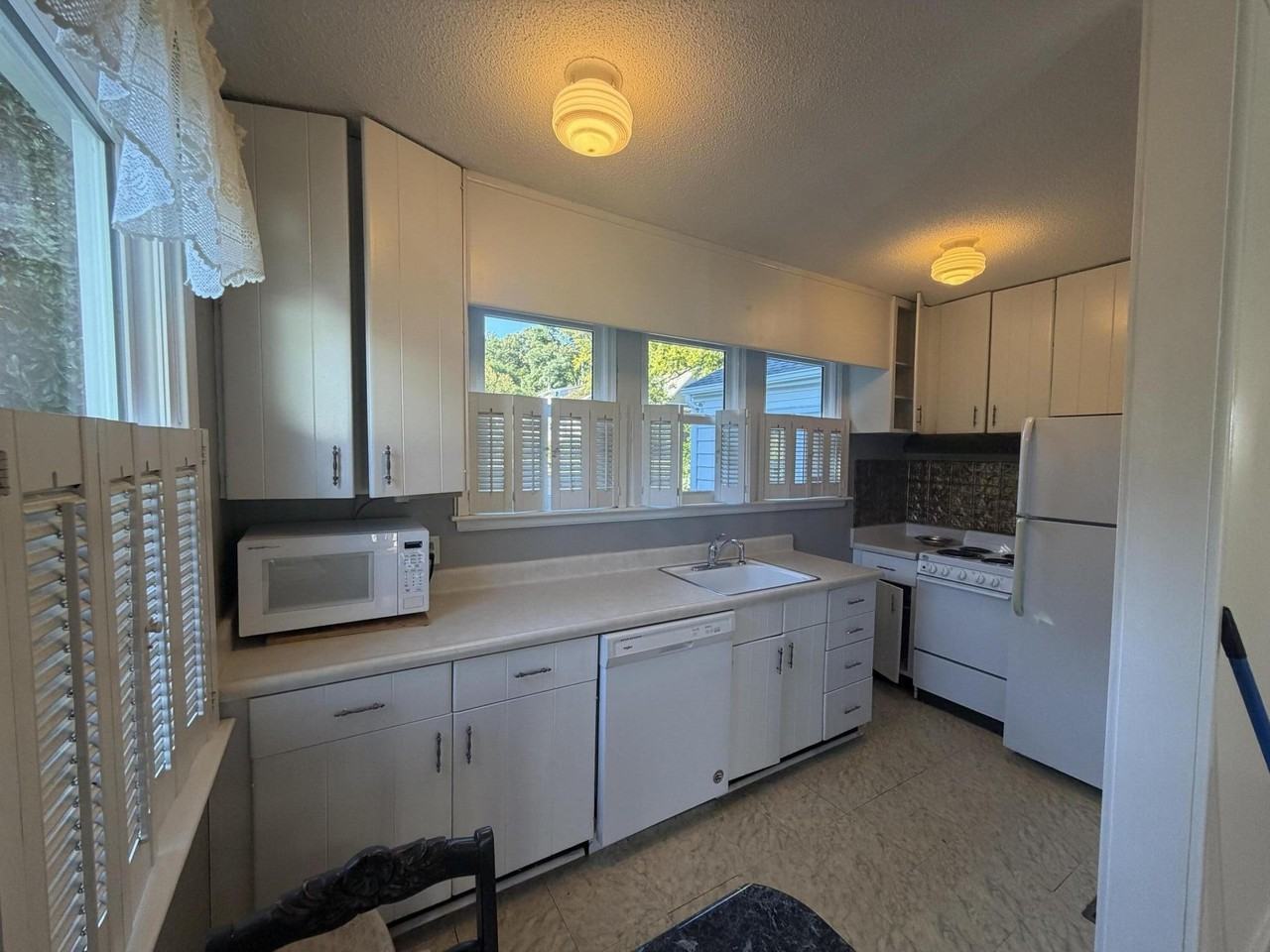 103 Belvoir Ave #A - Photo 4 of 13