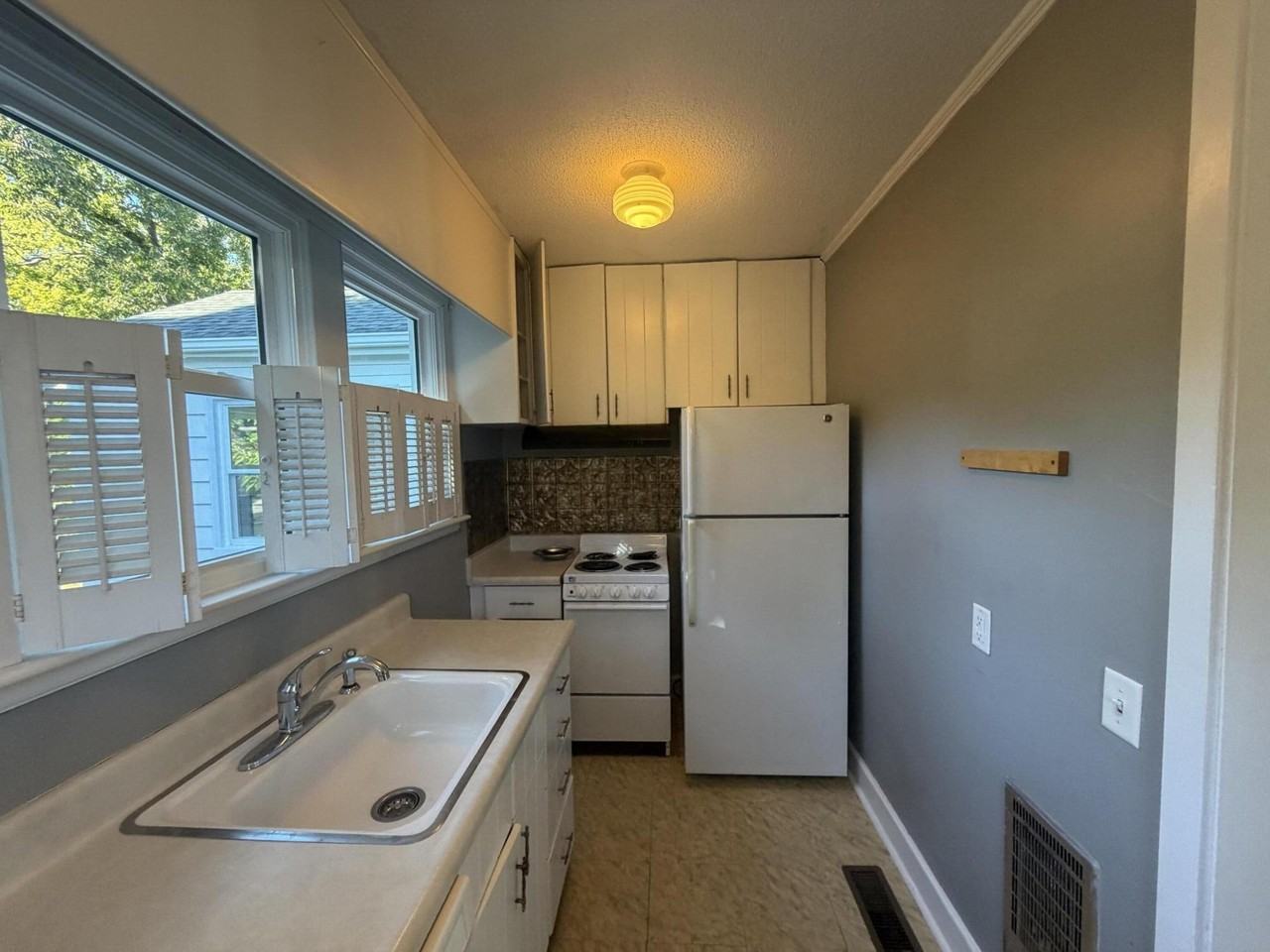 103 Belvoir Ave #A - Photo 7 of 13