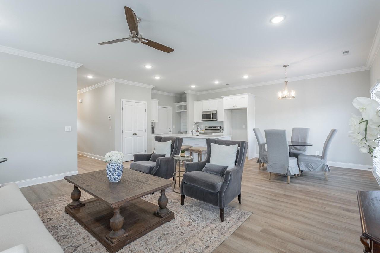 2594 Bannerman Ln - Photo 4 of 46