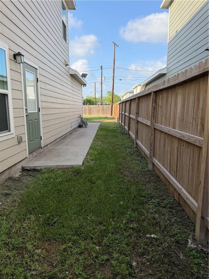 1430 Shely St - Photo 2 of 3