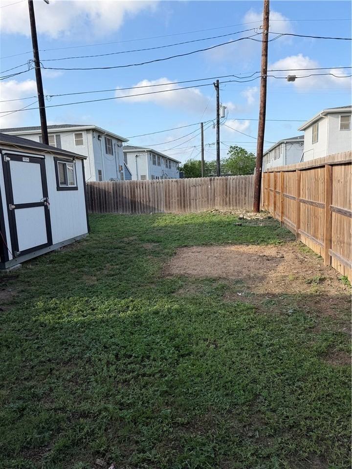 1430 Shely St - Photo 3 of 3