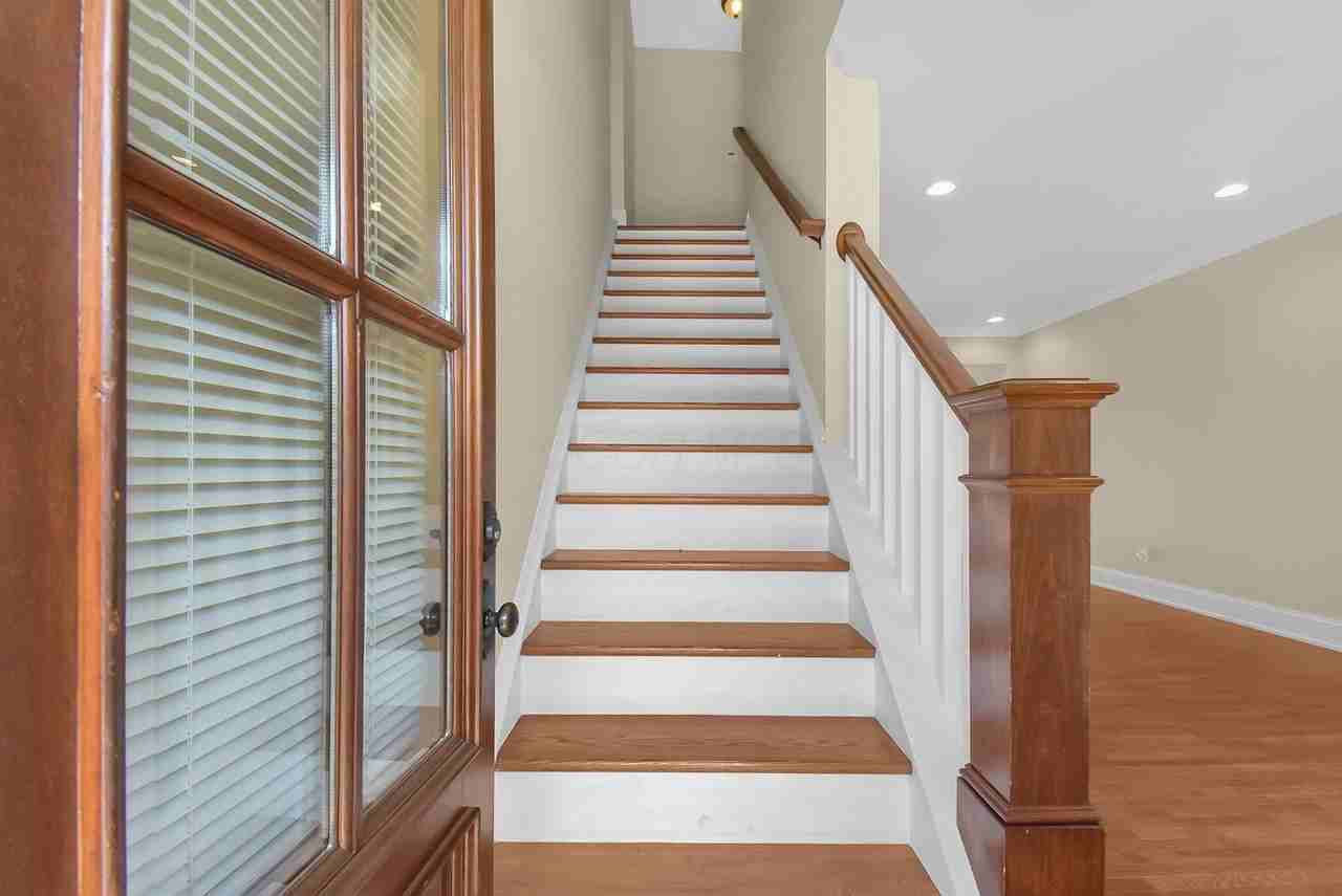 360 Forest St - Photo 4 of 25