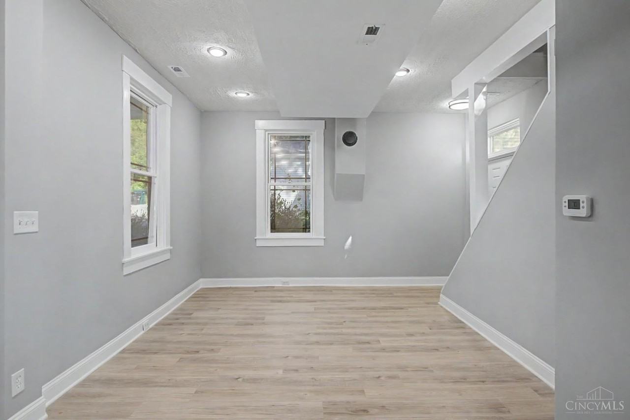 6409 Chandler St - Photo 5 of 34