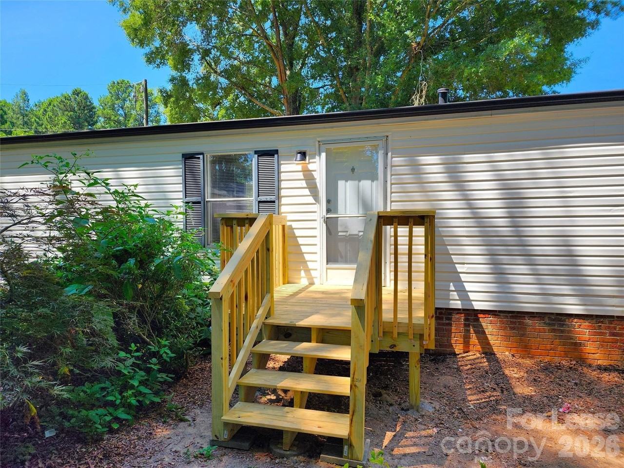 1134 Emanuel St - Photo 3 of 26