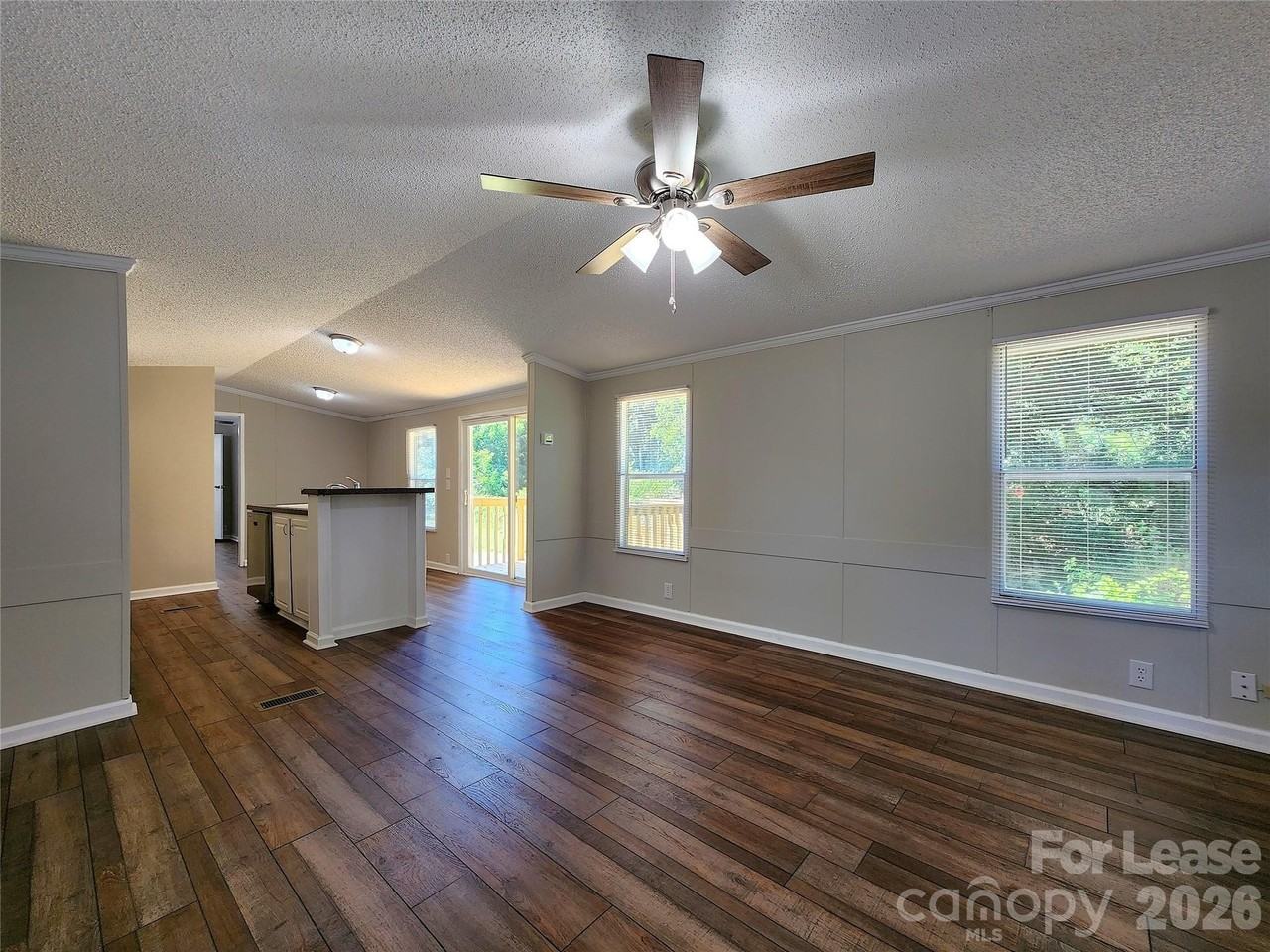 1134 Emanuel St - Photo 4 of 26
