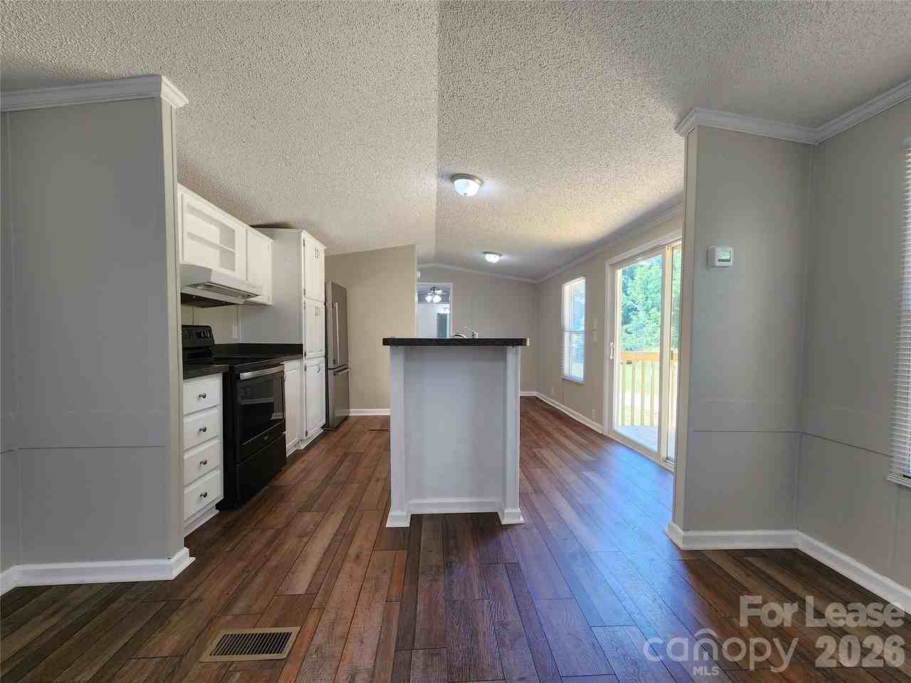 1134 Emanuel St - Photo 5 of 26