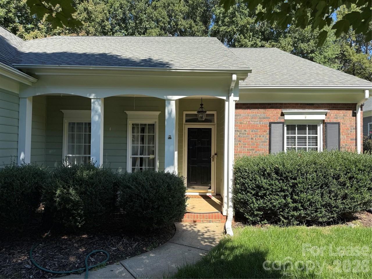 8821 Oakham St - Photo 2 of 24
